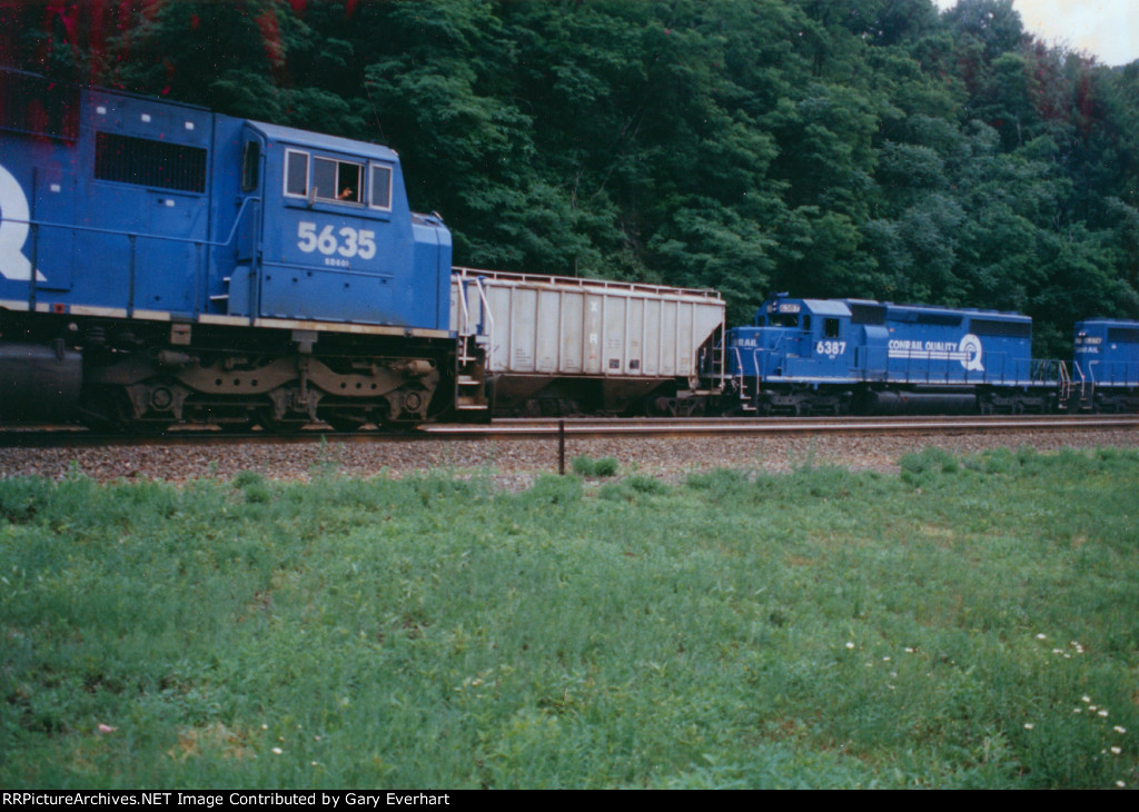 CR SD60I #5635 & CR SD40-2 #6387